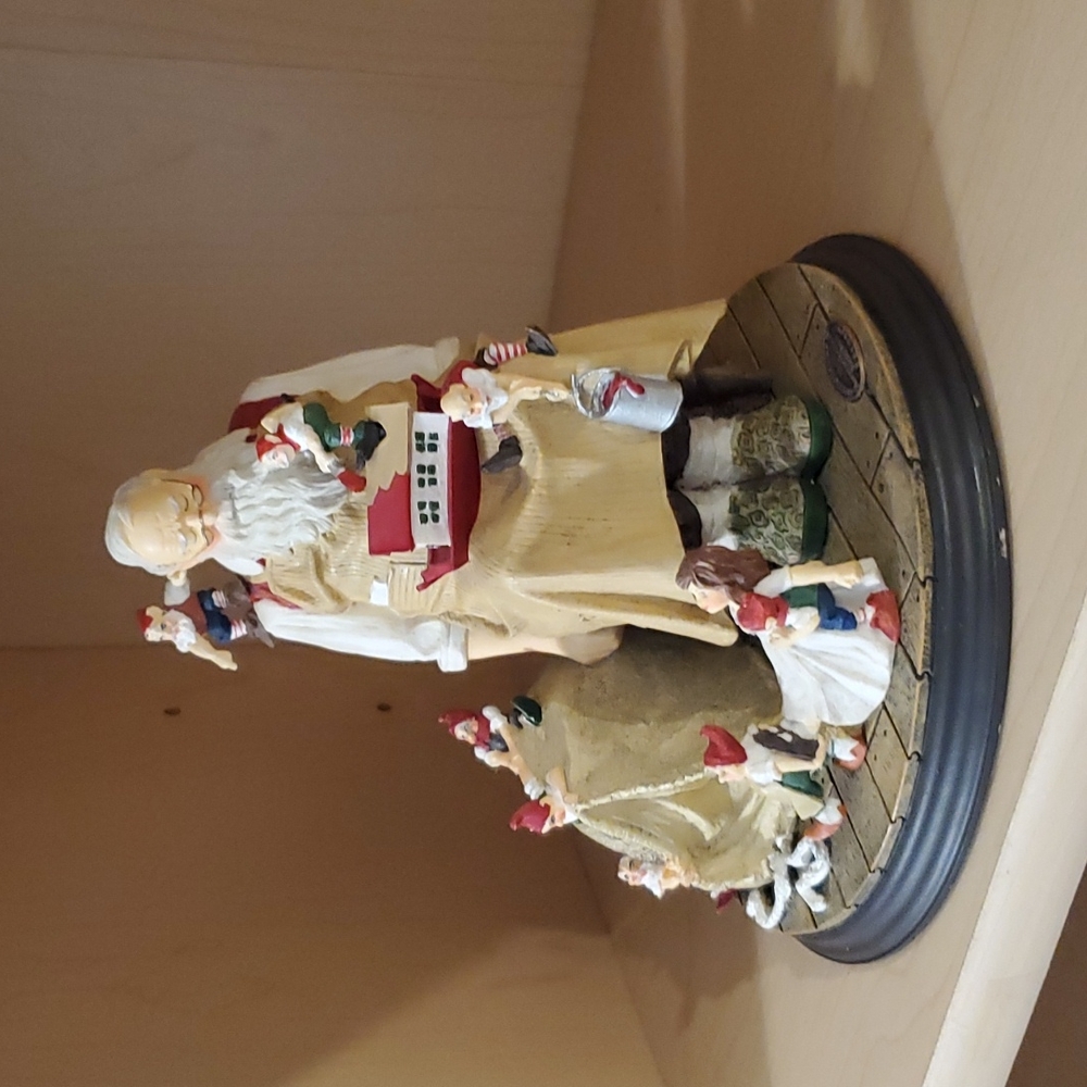 ⭐️Norman Rockwell Heirloom Authorized Edition Santa's Helper